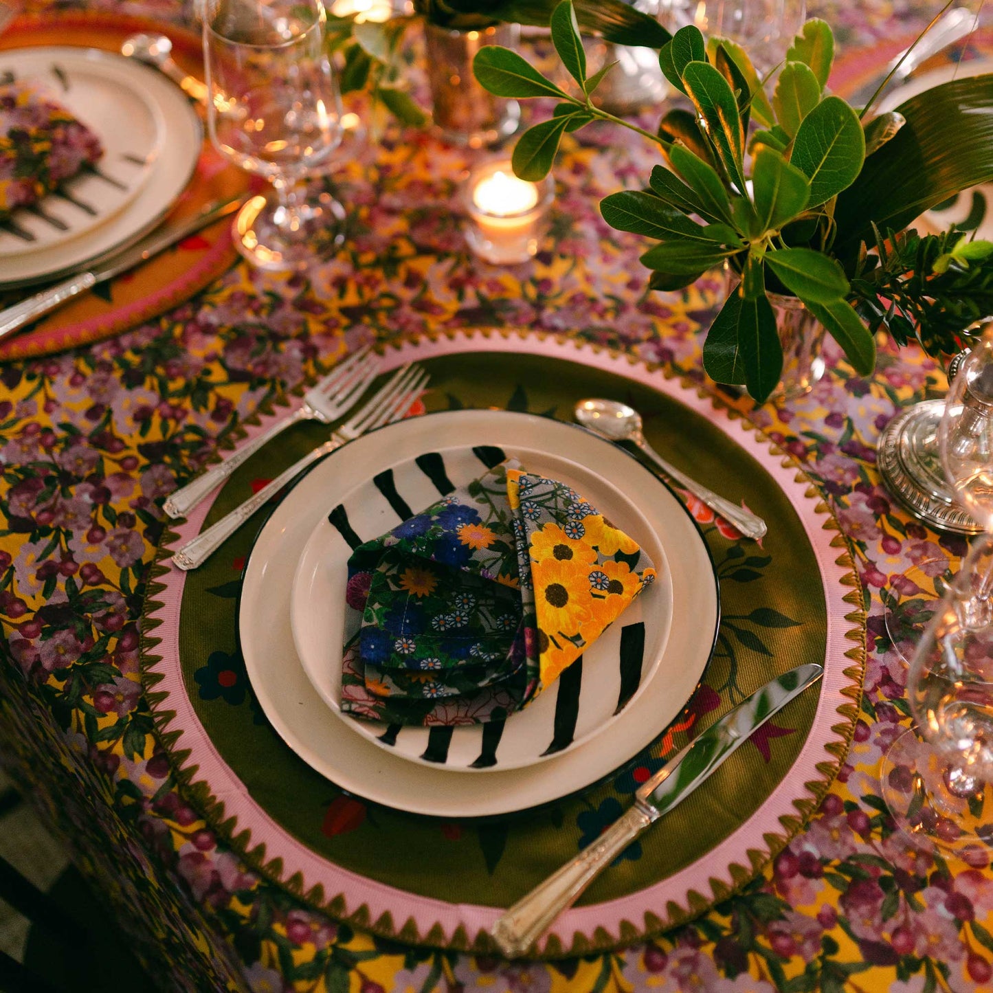 6 Round Placemats Blumen Green