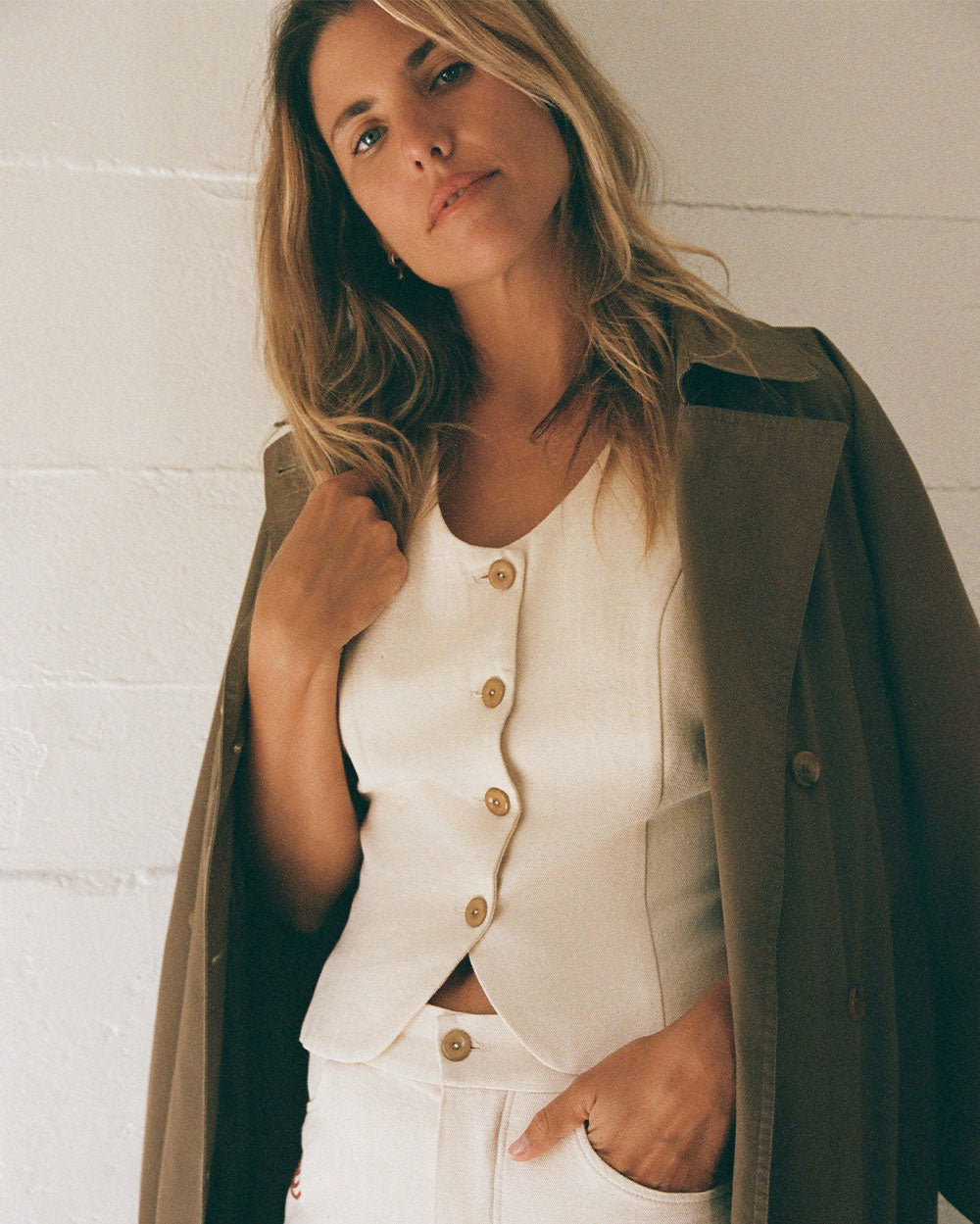 Pez y Luna | Hand-Embroidered Fitted Cotton Vest