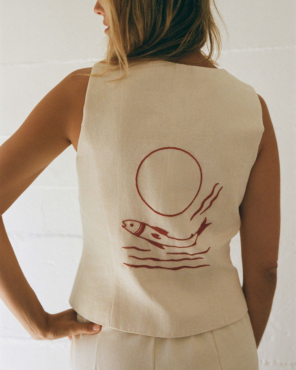 Pez y Luna | Hand-Embroidered Fitted Cotton Vest