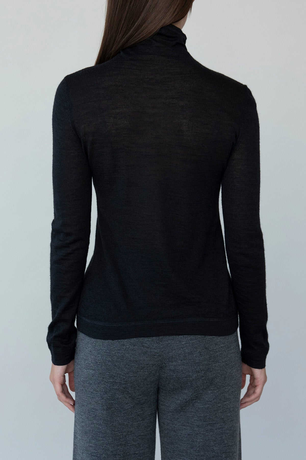 T NECK PULLOVER - BLACK
