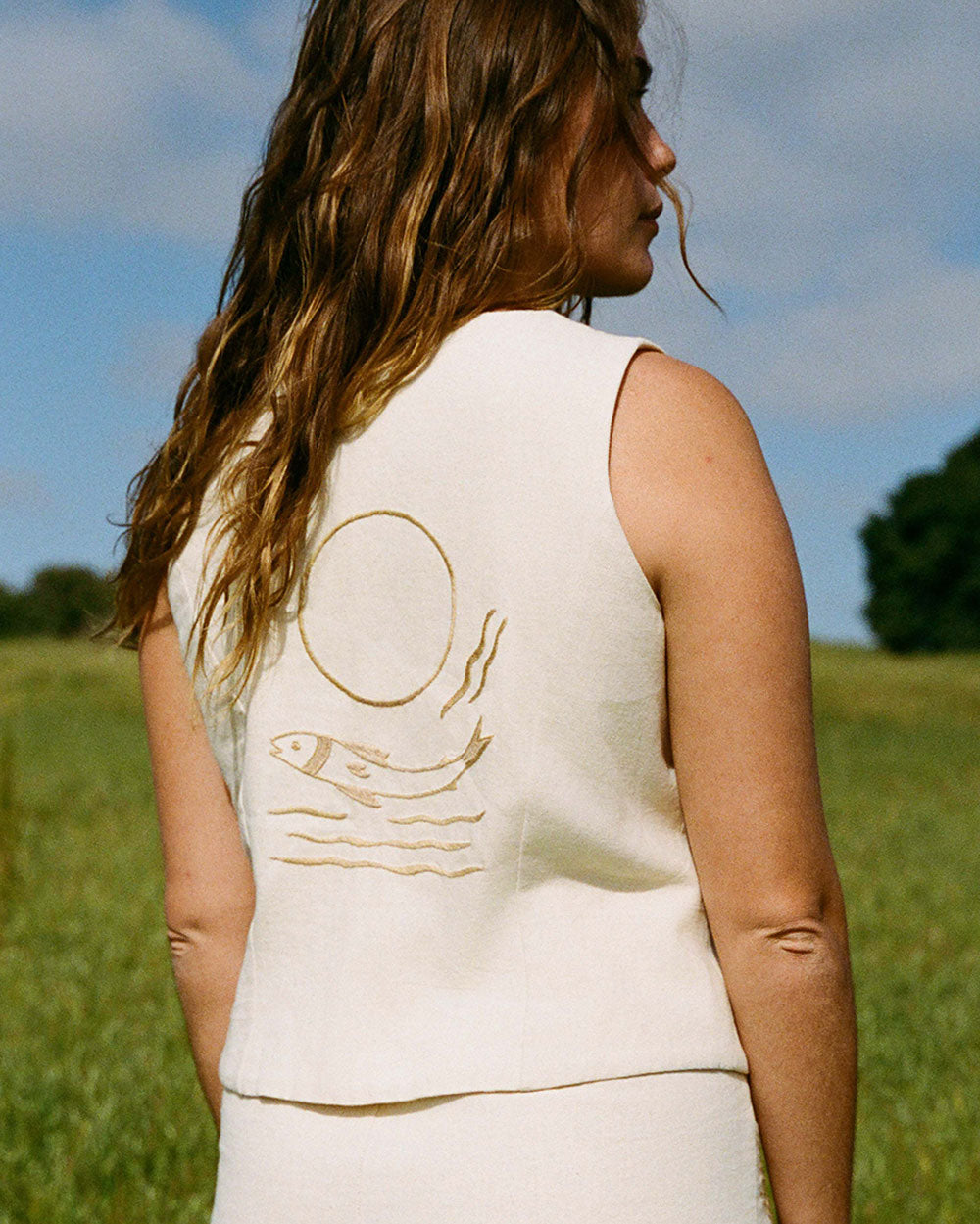 Pez y Luna | Hand-Embroidered Fitted Cotton Vest