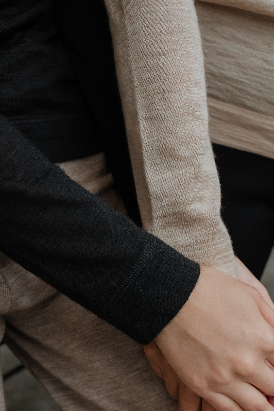 T NECK PULLOVER - BLACK