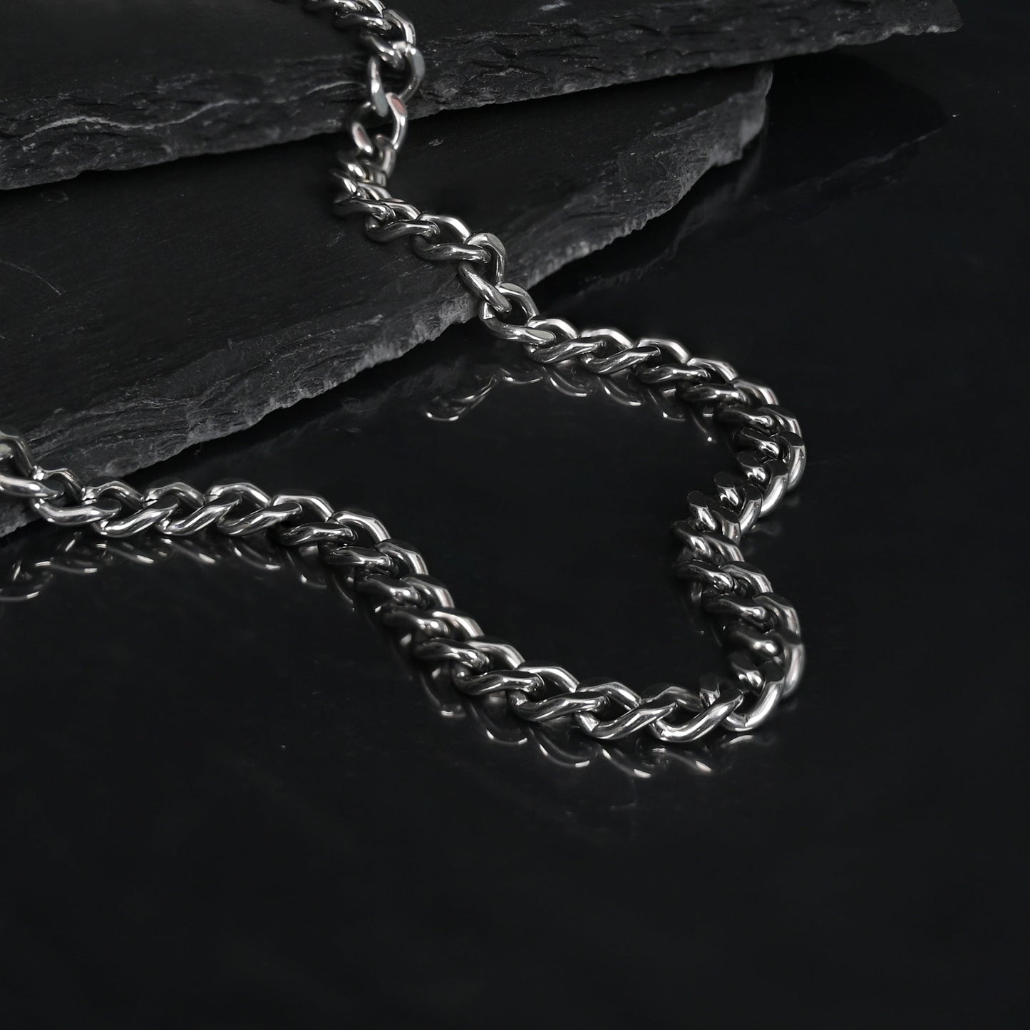 Linked Curb Chain in Stainless Steel