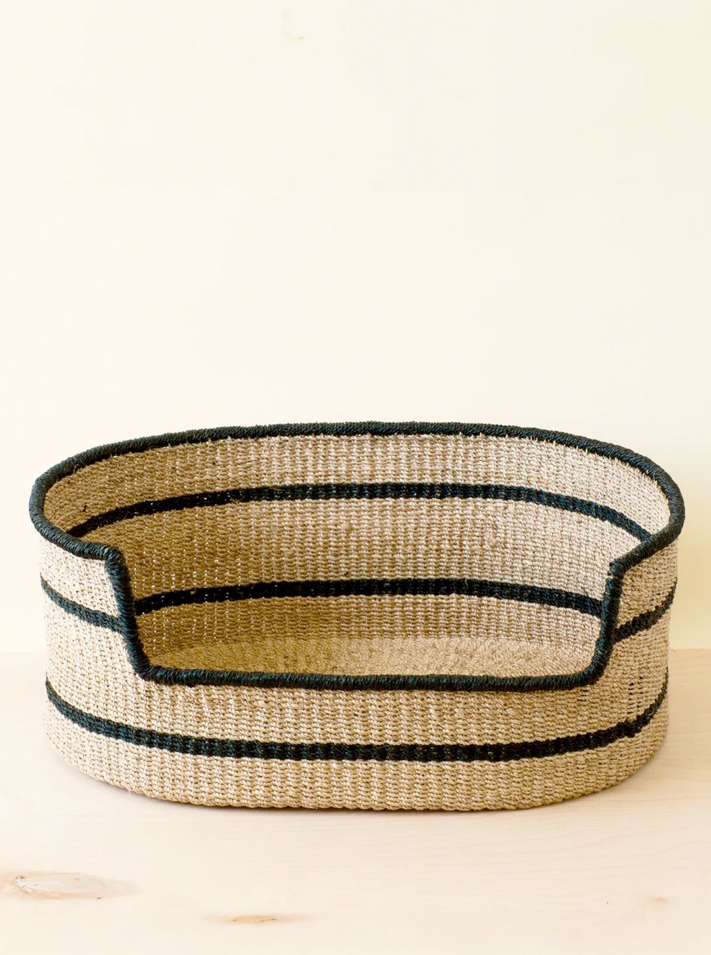 WOVEN PET BED