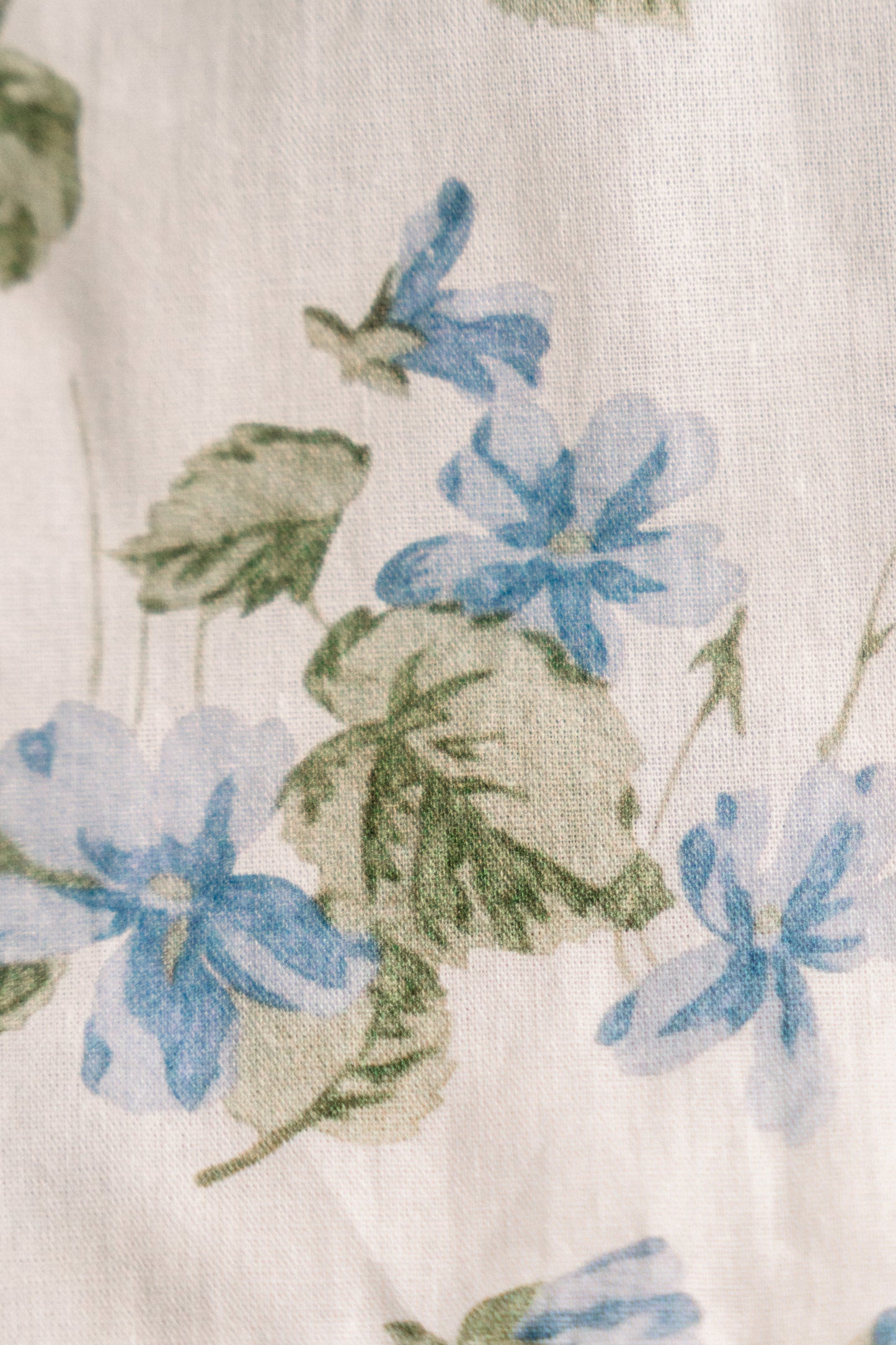 Vintage-Inspired Floral Pouch- Fleurs bleues