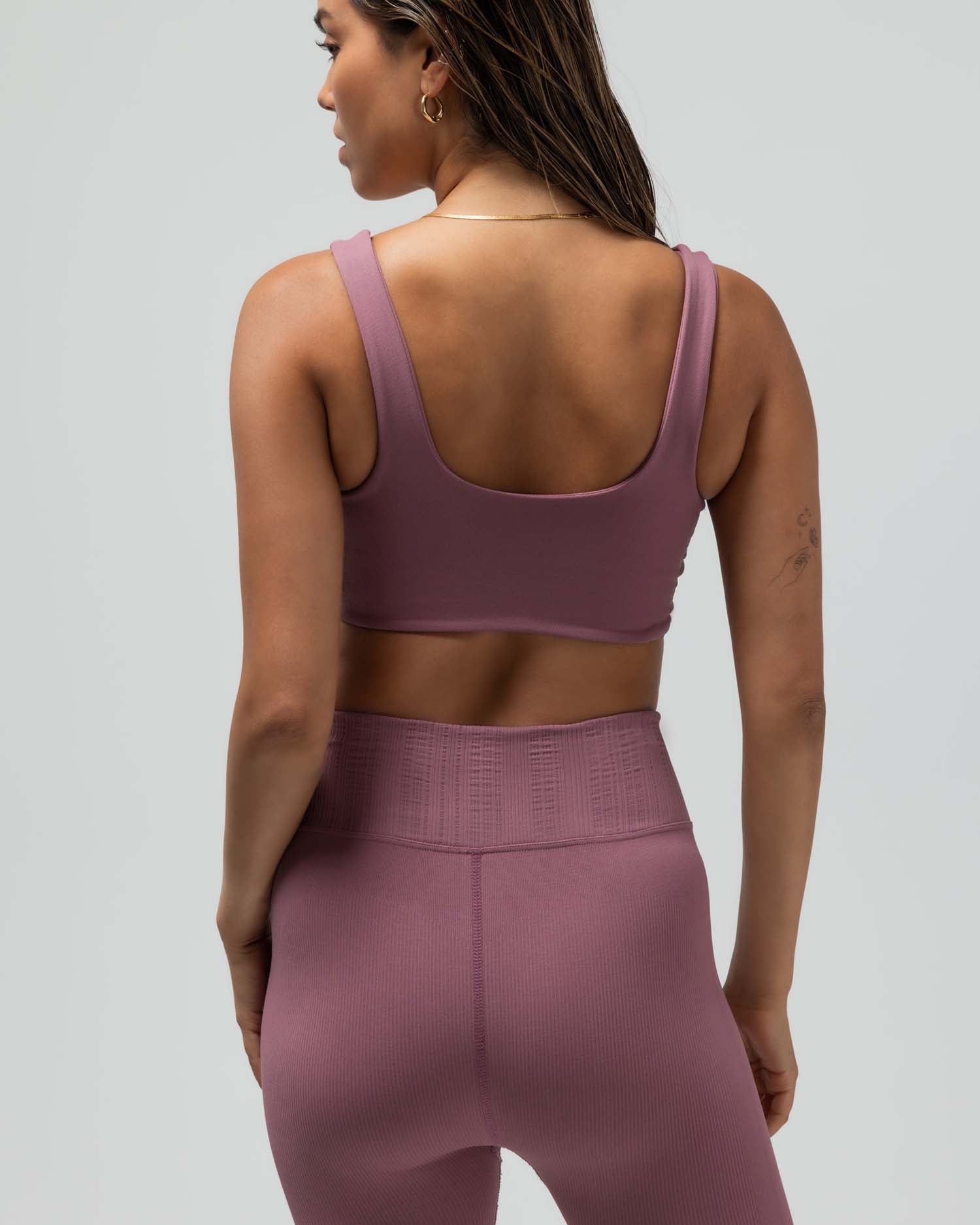 CLEAN FINISH COMPRESSION BRA