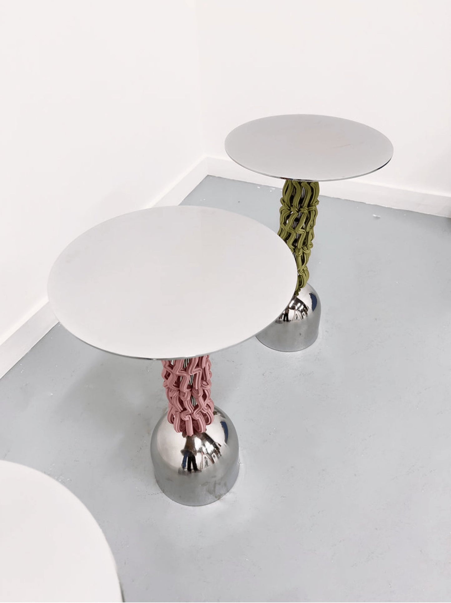 Frosting Martini Table
