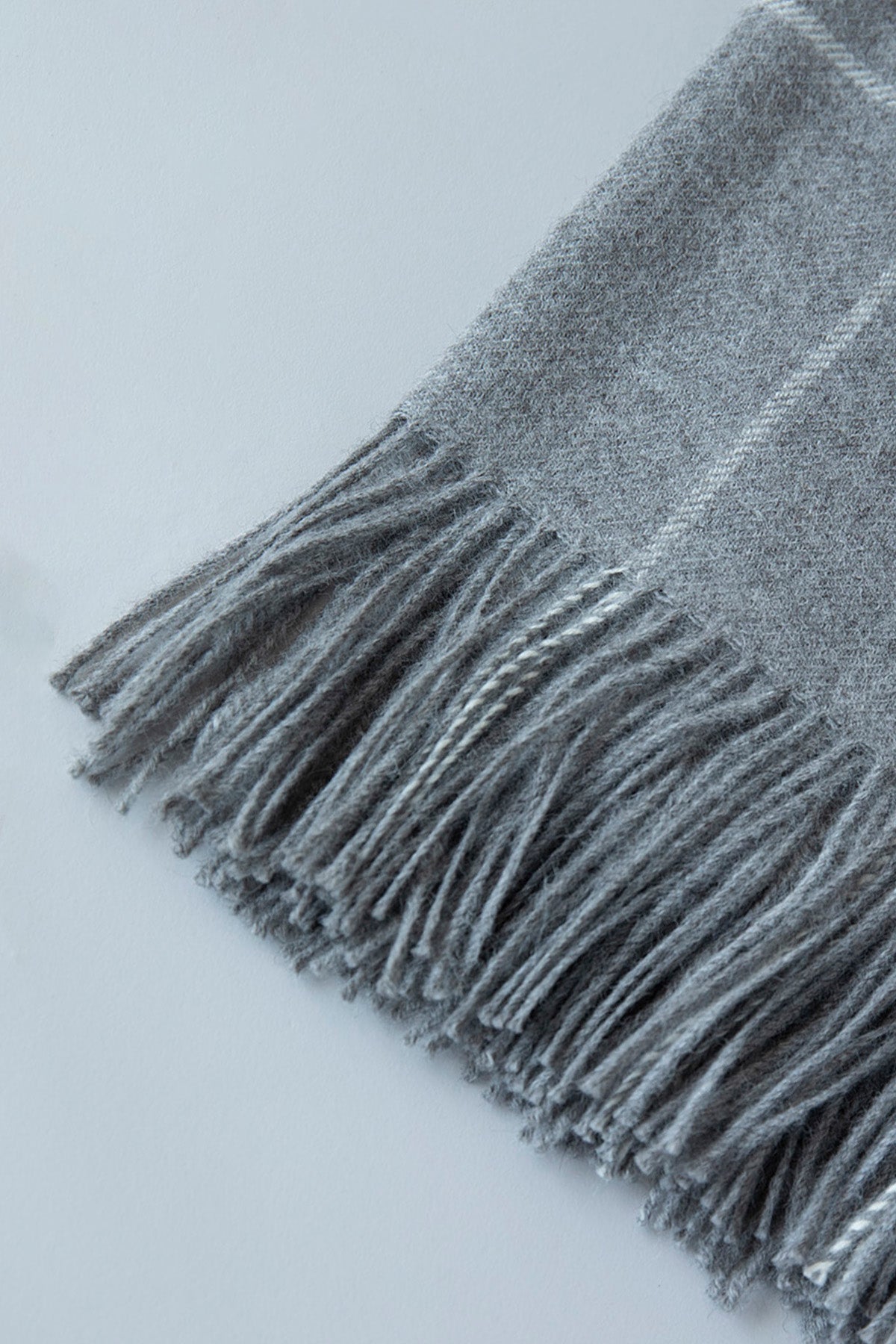 WINDOWPANE THROW - GREY