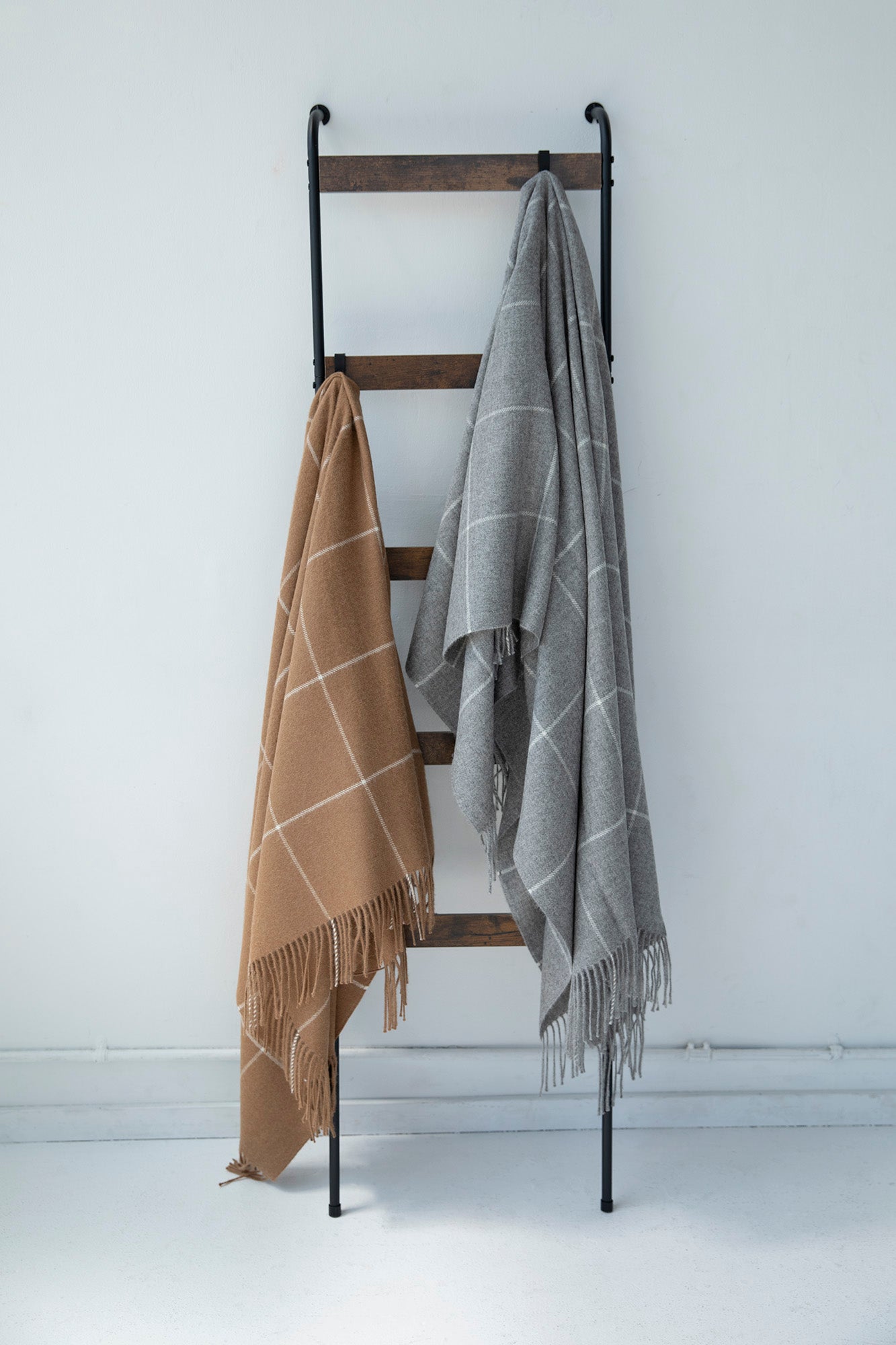 WINDOWPANE THROW - GREY