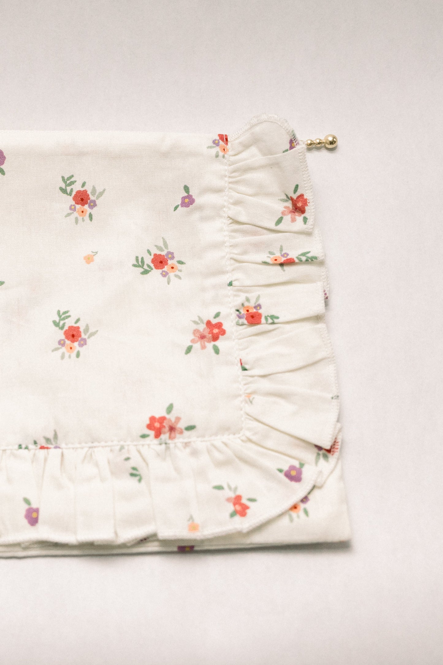 Vintage-Inspired Floral Pouch- Matin au Jardin