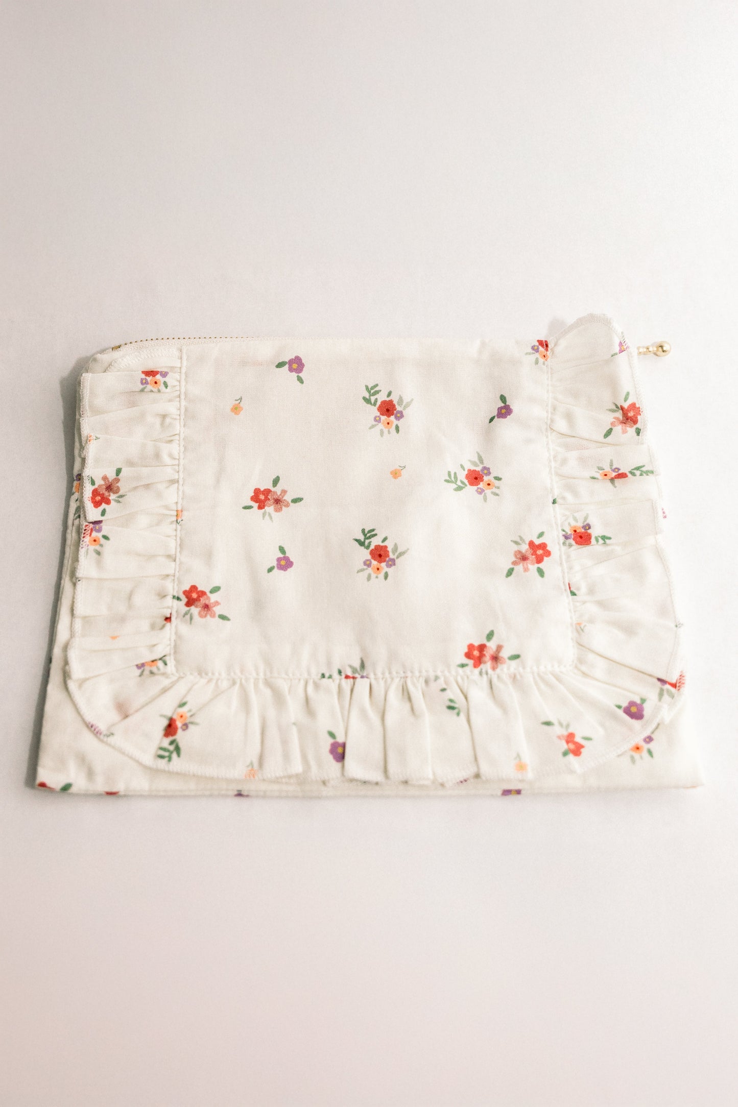 Vintage-Inspired Floral Pouch- Matin au Jardin