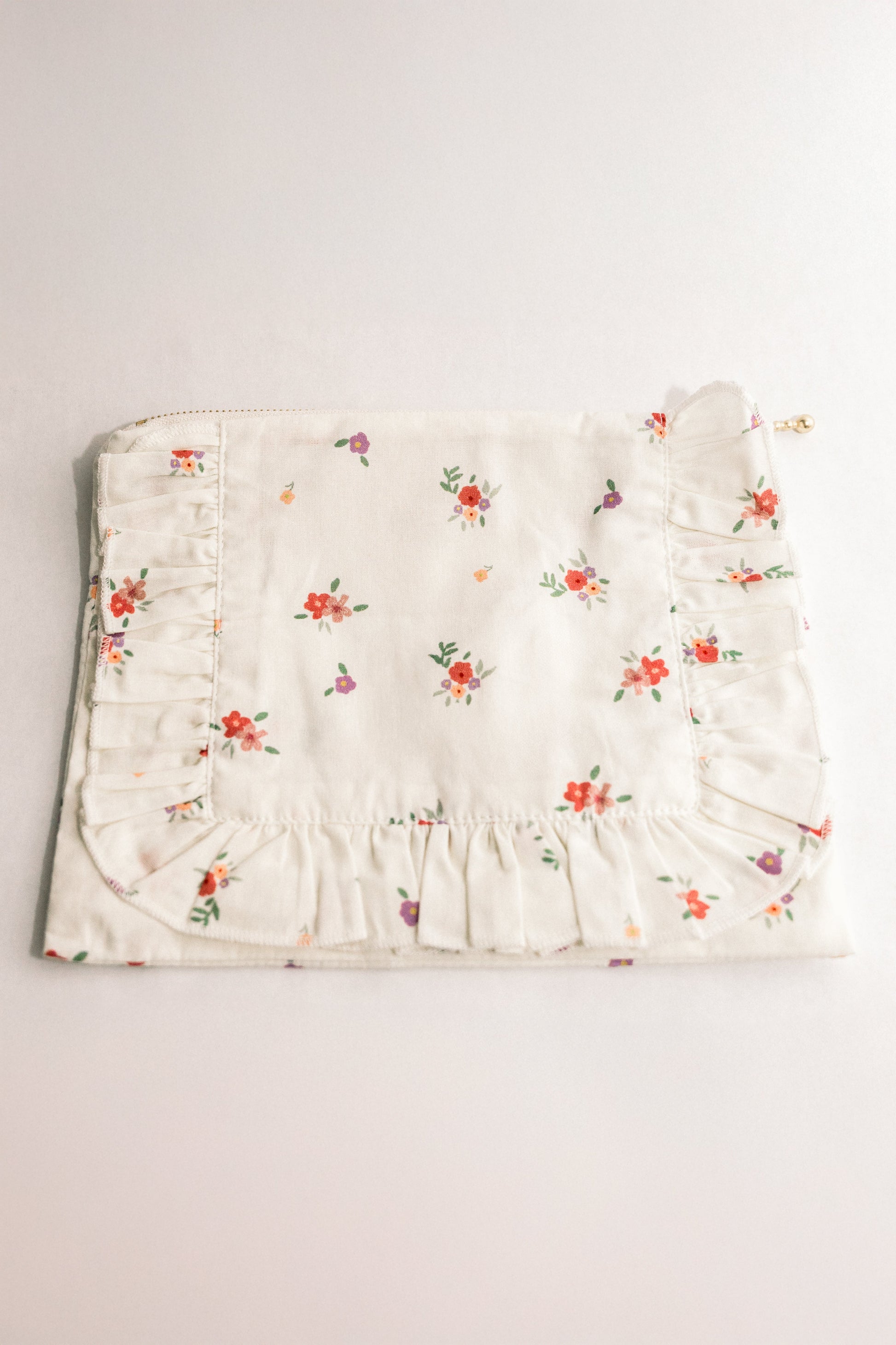 Vintage-Inspired Floral Pouch- Matin au Jardin