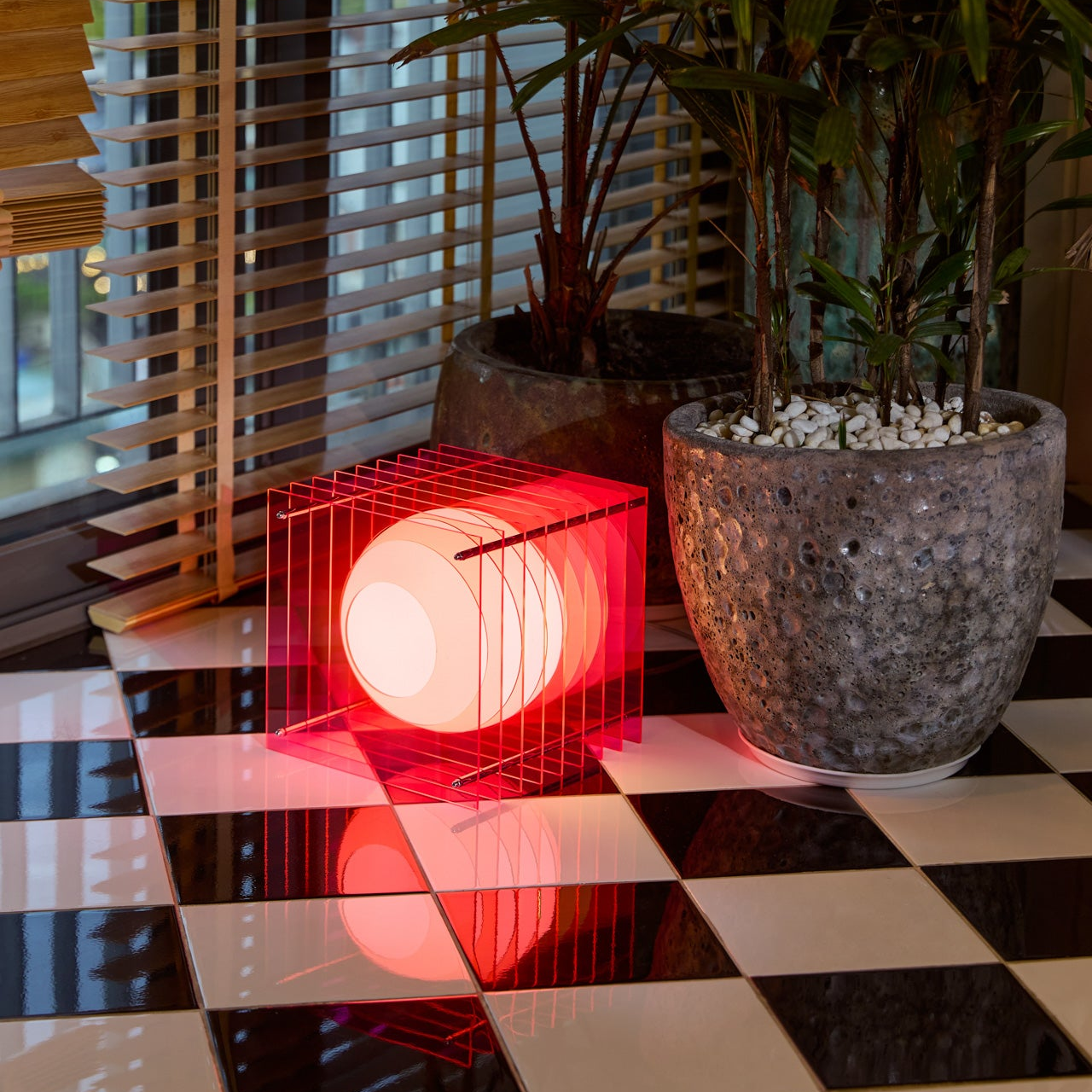 Lớp big square in electric pink acrylic