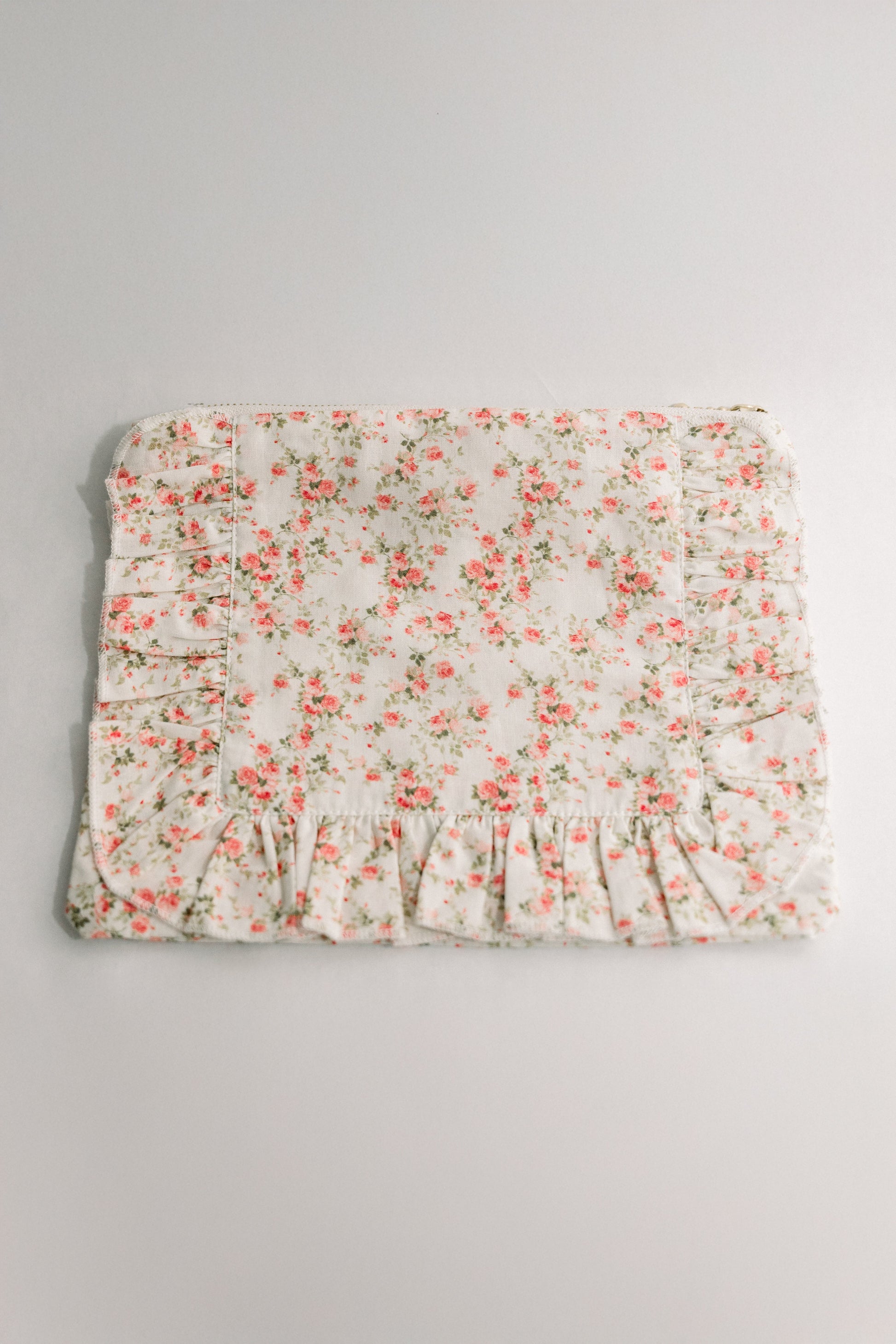 Vintage-Inspired Floral Pouch- Églantine
