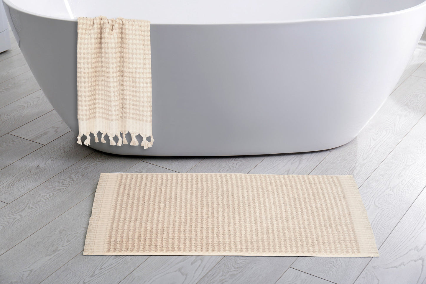 Dots 4 Piece Terry Towel Set with Bath Mat