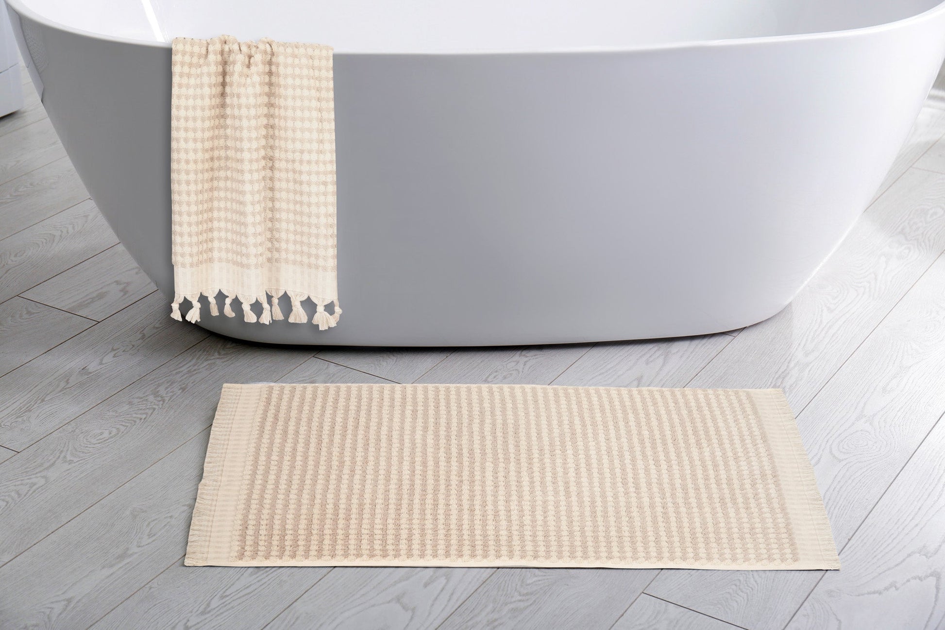Dots 4 Piece Terry Towel Set with Bath Mat