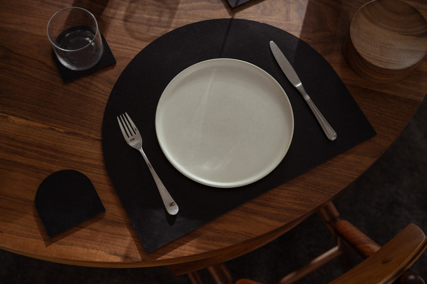 Arch Placemat Pair in black leather