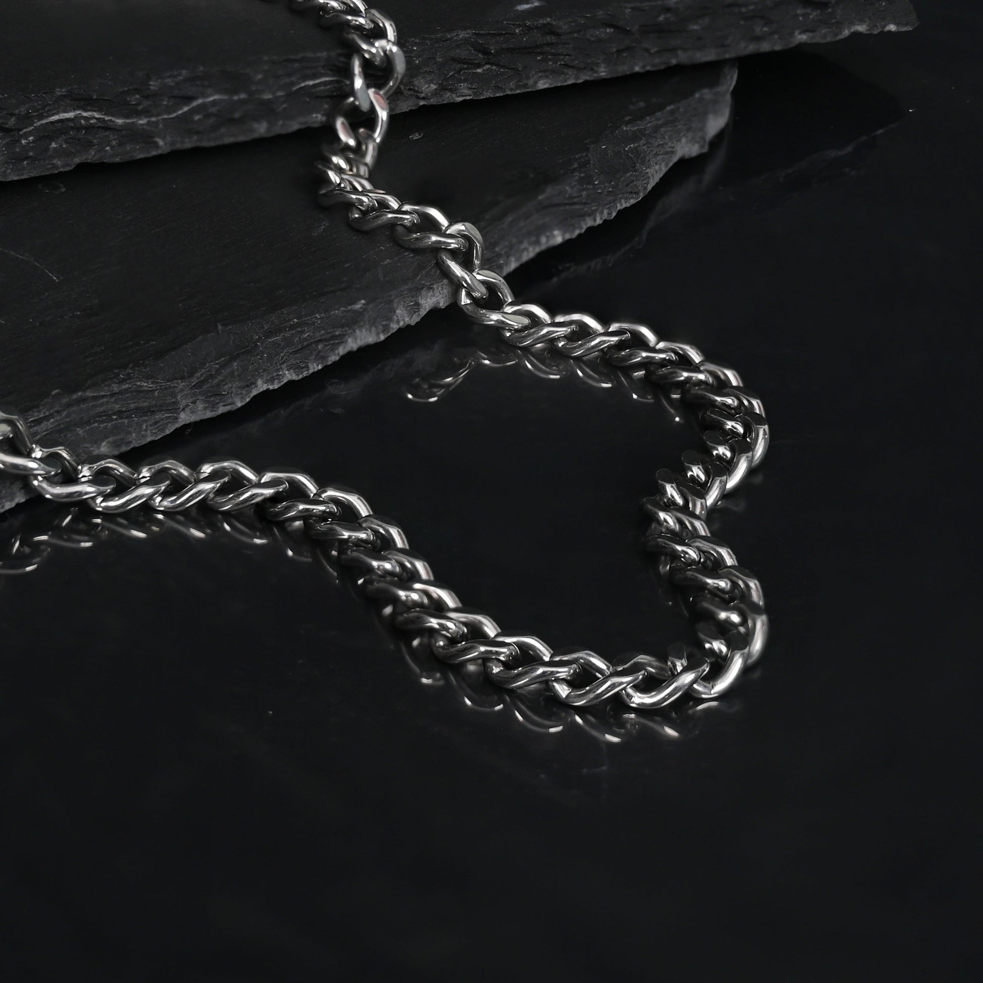 Linked Curb Chain in Stainless Steel