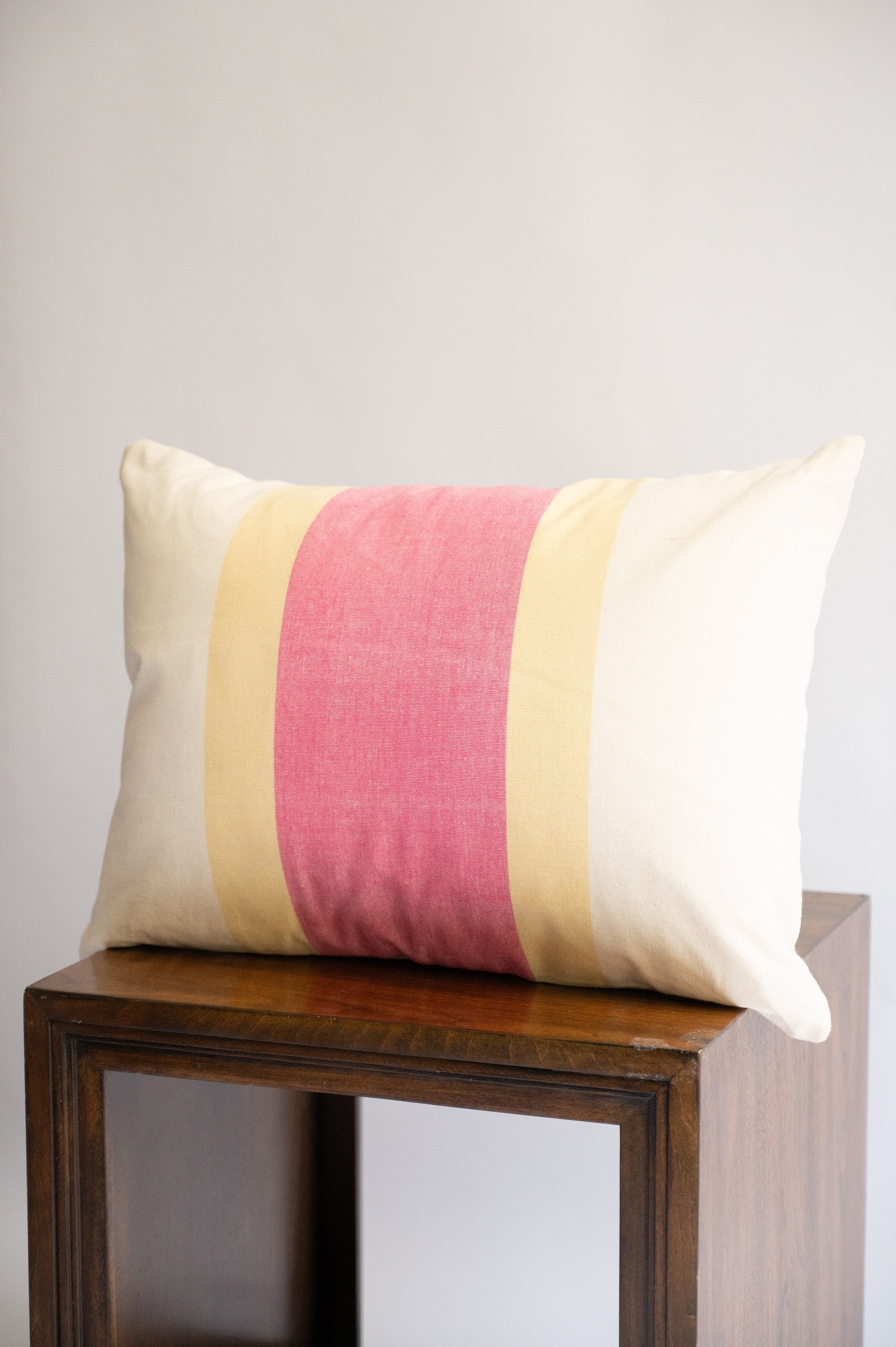 Saroj Hand Loom Pillow Cover - 14"x20"