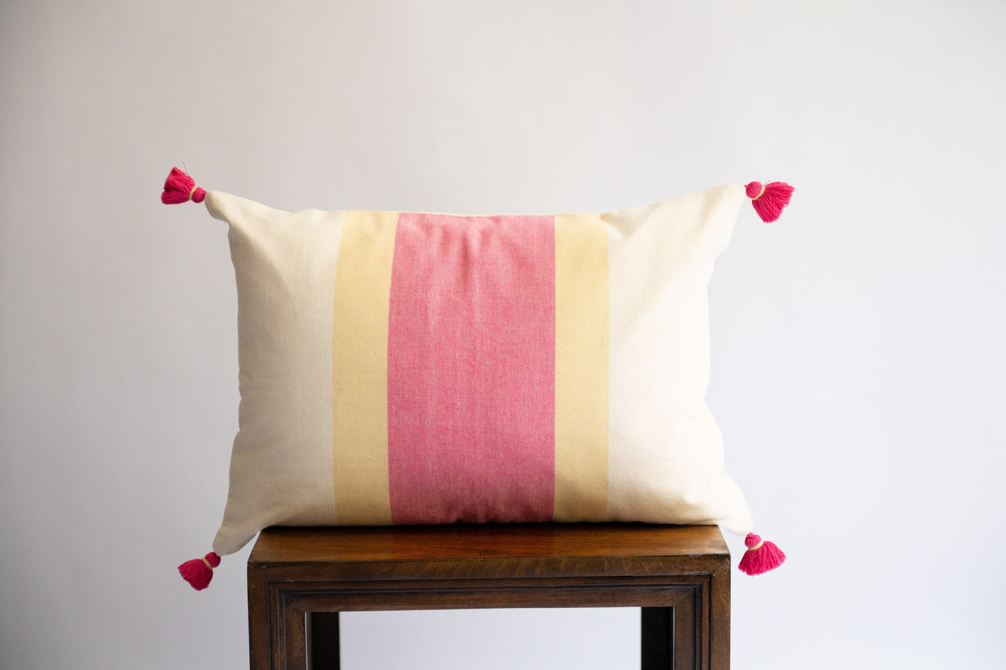 Saroj Hand Loom Pillow Cover - 14"x20"