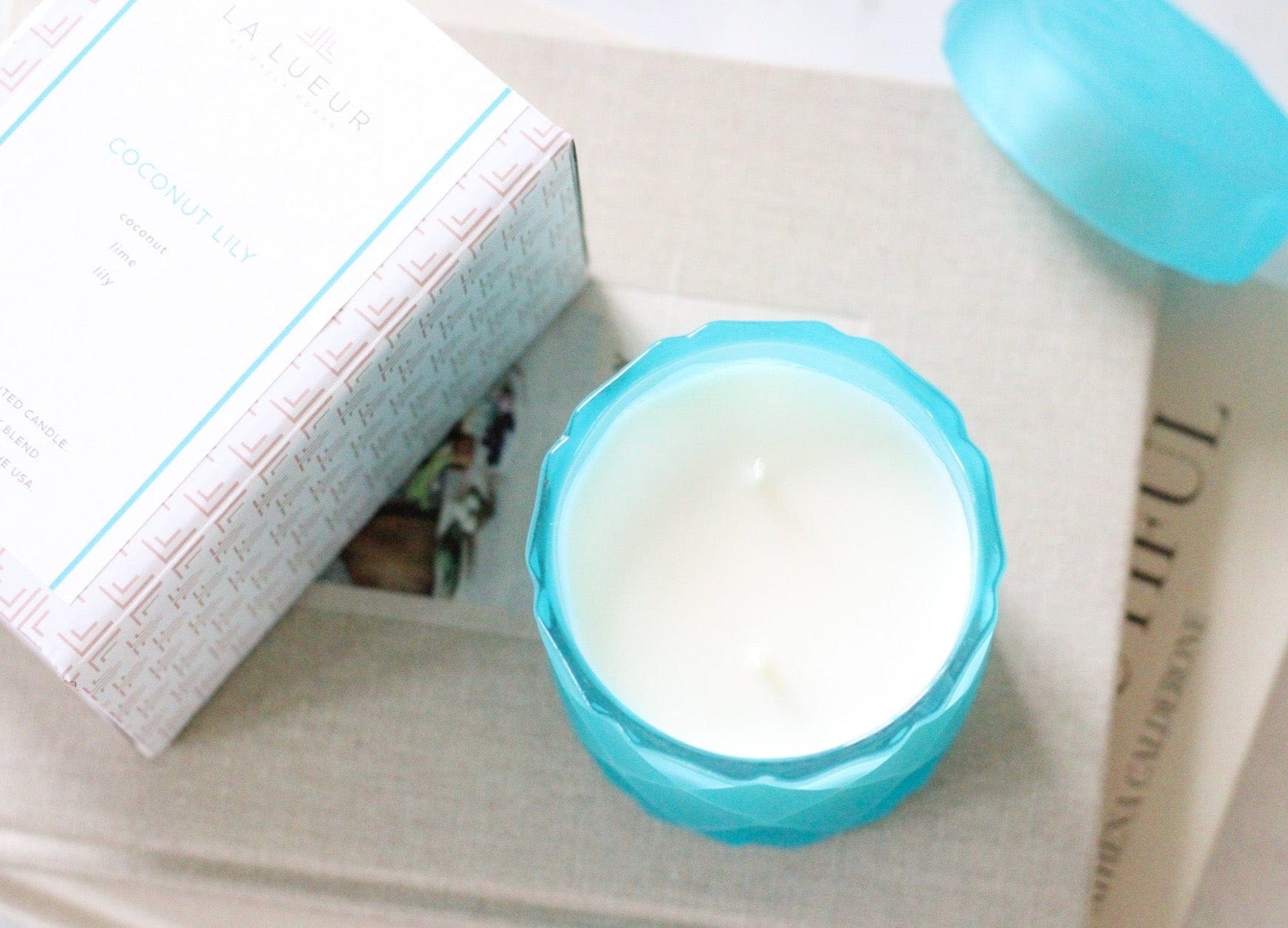 Coconut Lily | 10.5 oz