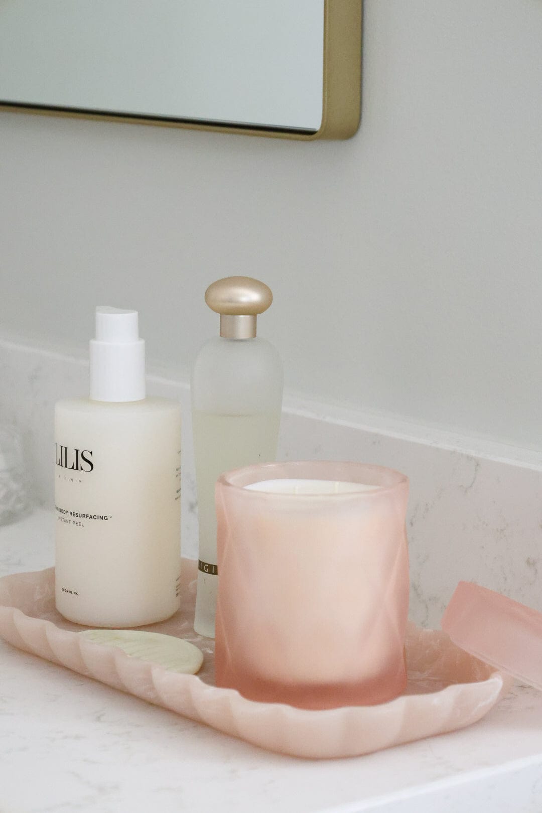 Sandalwood + Rose Petals | 10.5 oz