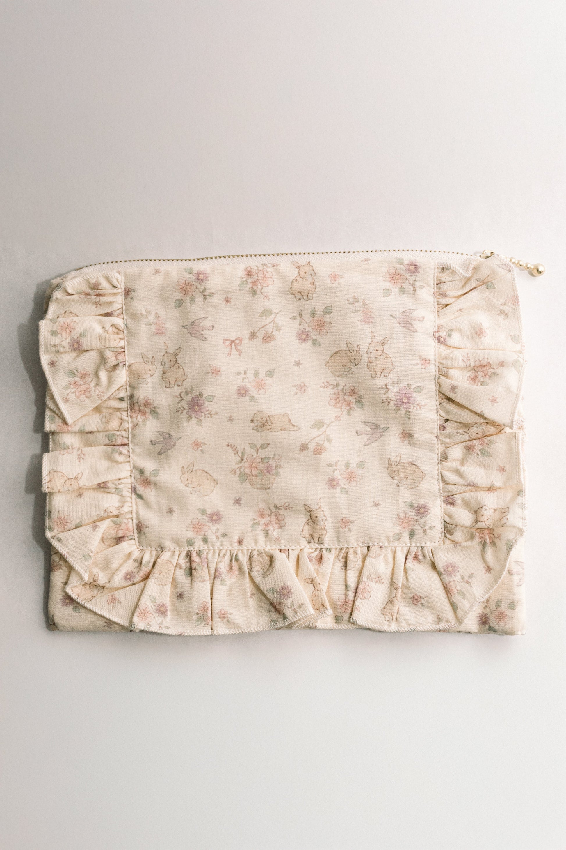 Vintage-Inspired Floral Pouch -Pré aux lapins