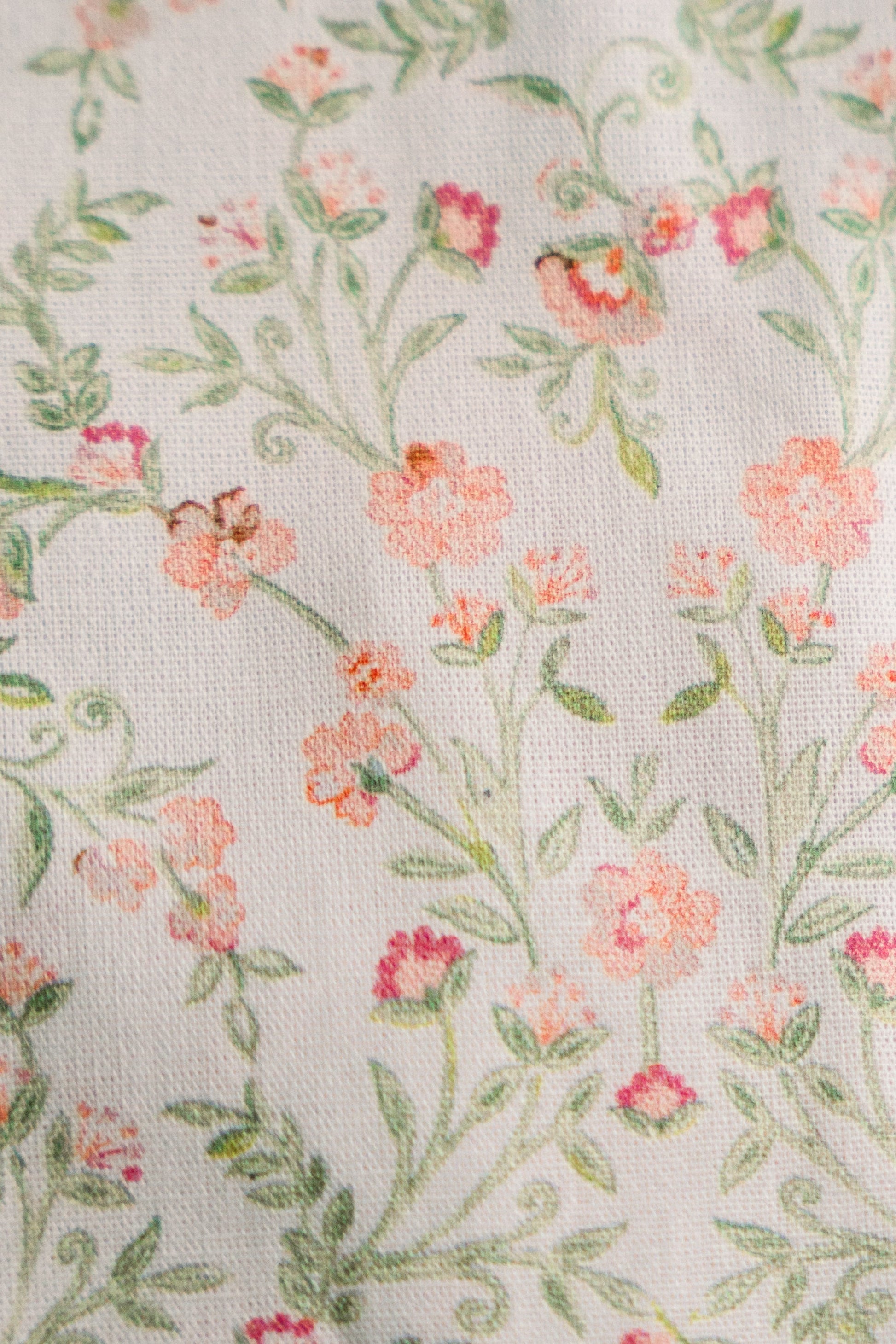 Vintage-Inspired Floral Pouch- Douce Pétale