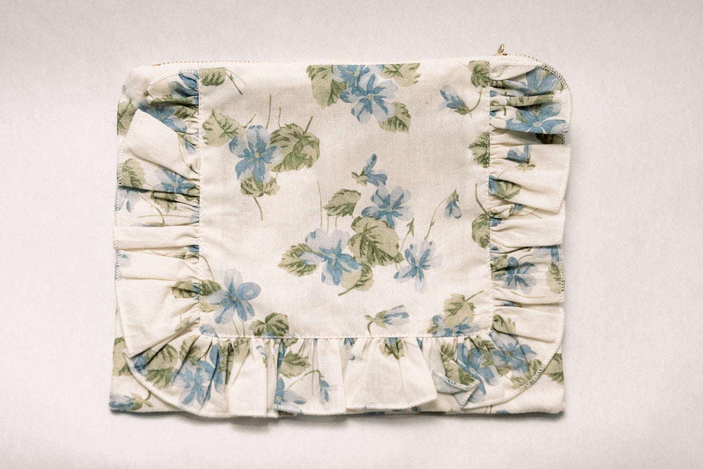 Vintage-Inspired Floral Pouch- Fleurs bleues
