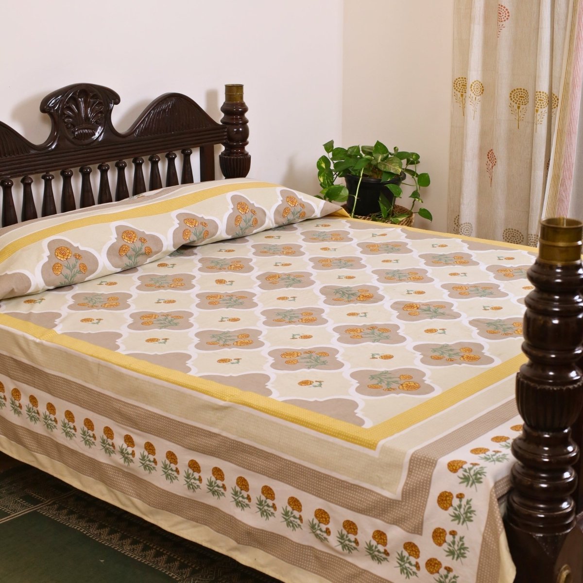 Marigold Bed Cover (60" x 90")