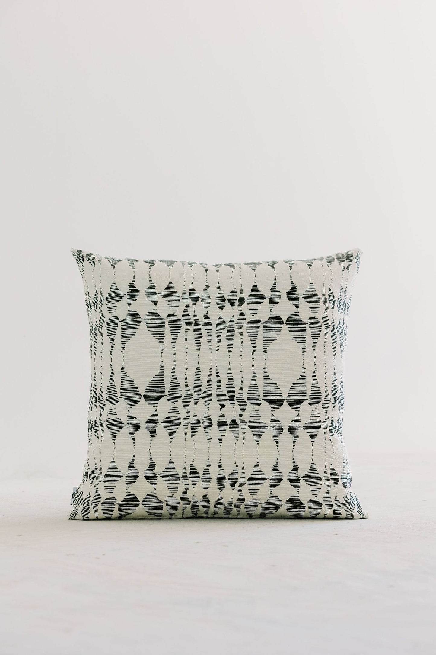 Mesa in Basalt 20" 20" Pillow