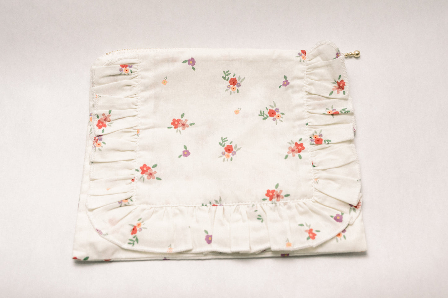 Vintage-Inspired Floral Pouch- Matin au Jardin