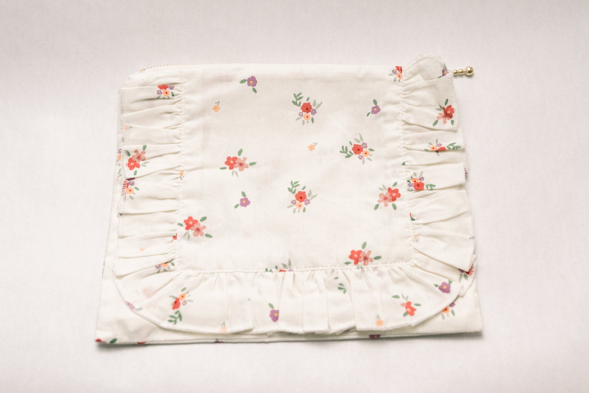 Vintage-Inspired Floral Pouch- Matin au Jardin
