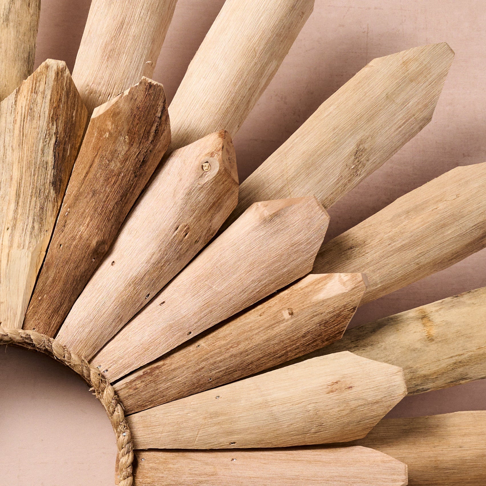 Malaki Daisy Driftwood Wall Hanging