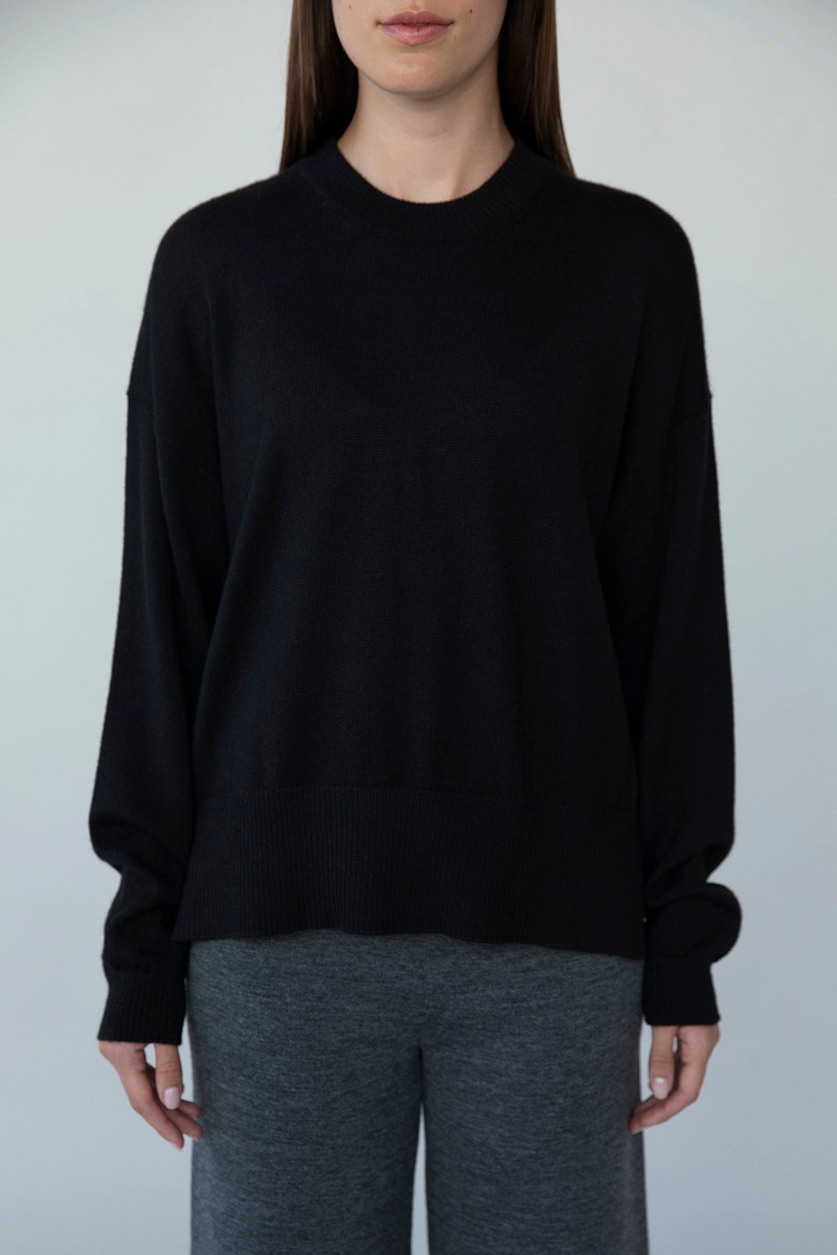CREW NECK BOXY PULLOVER - BLACK