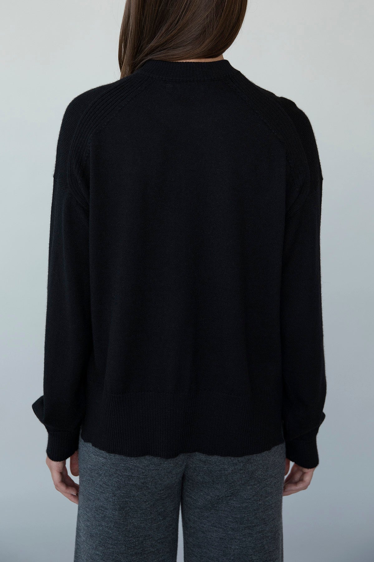 CREW NECK BOXY PULLOVER - BLACK