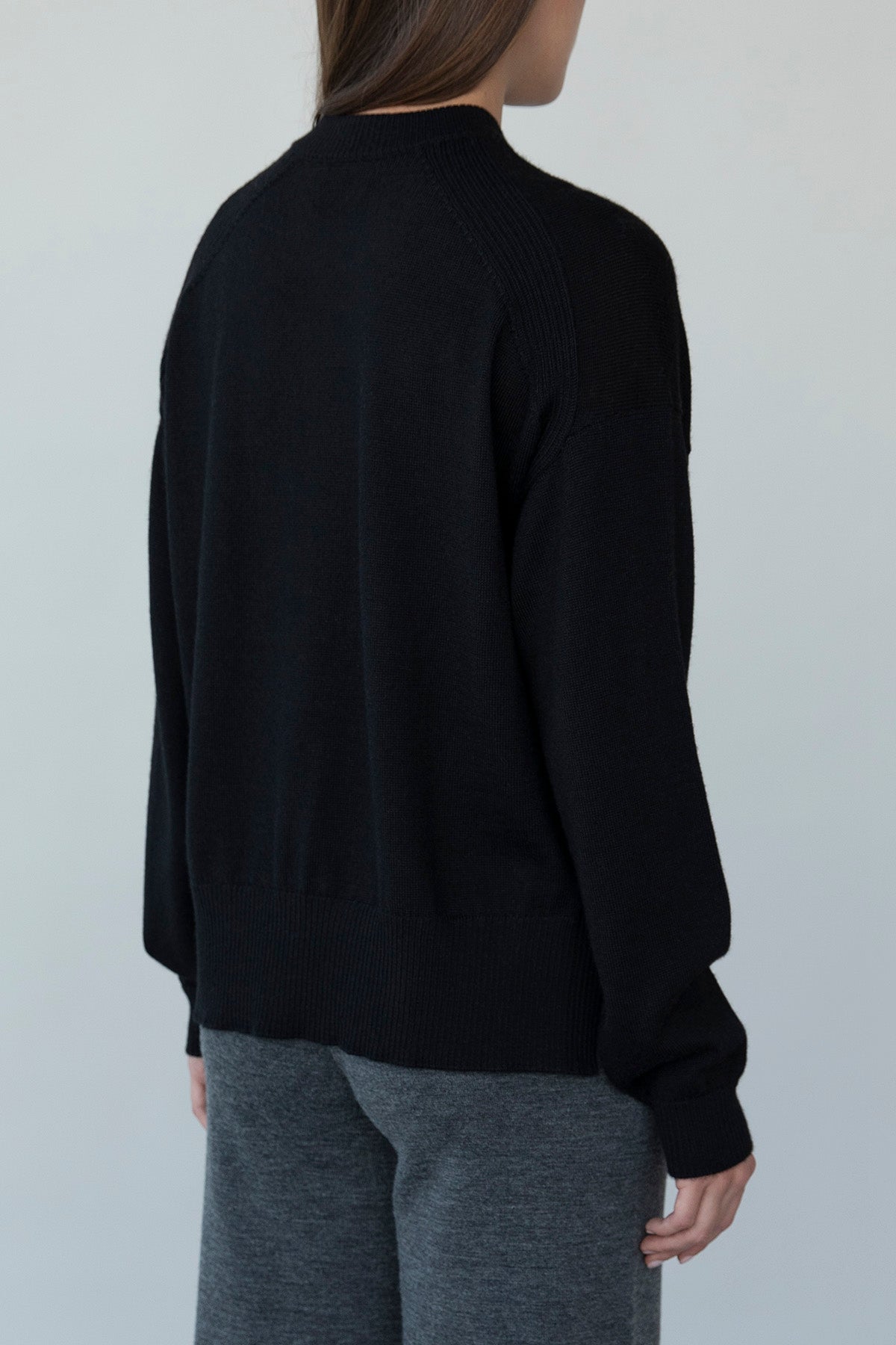 CREW NECK BOXY PULLOVER - BLACK