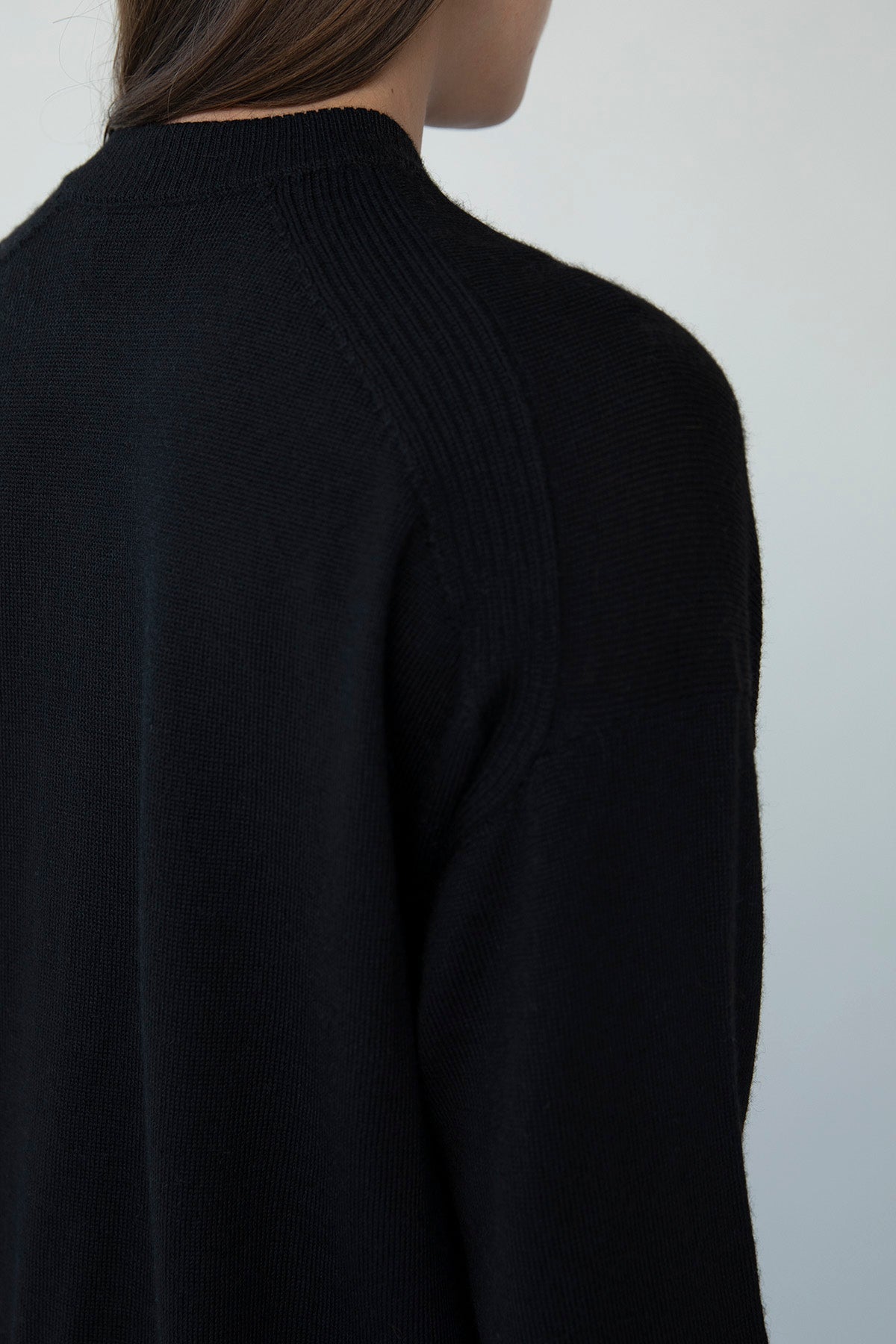 CREW NECK BOXY PULLOVER - BLACK