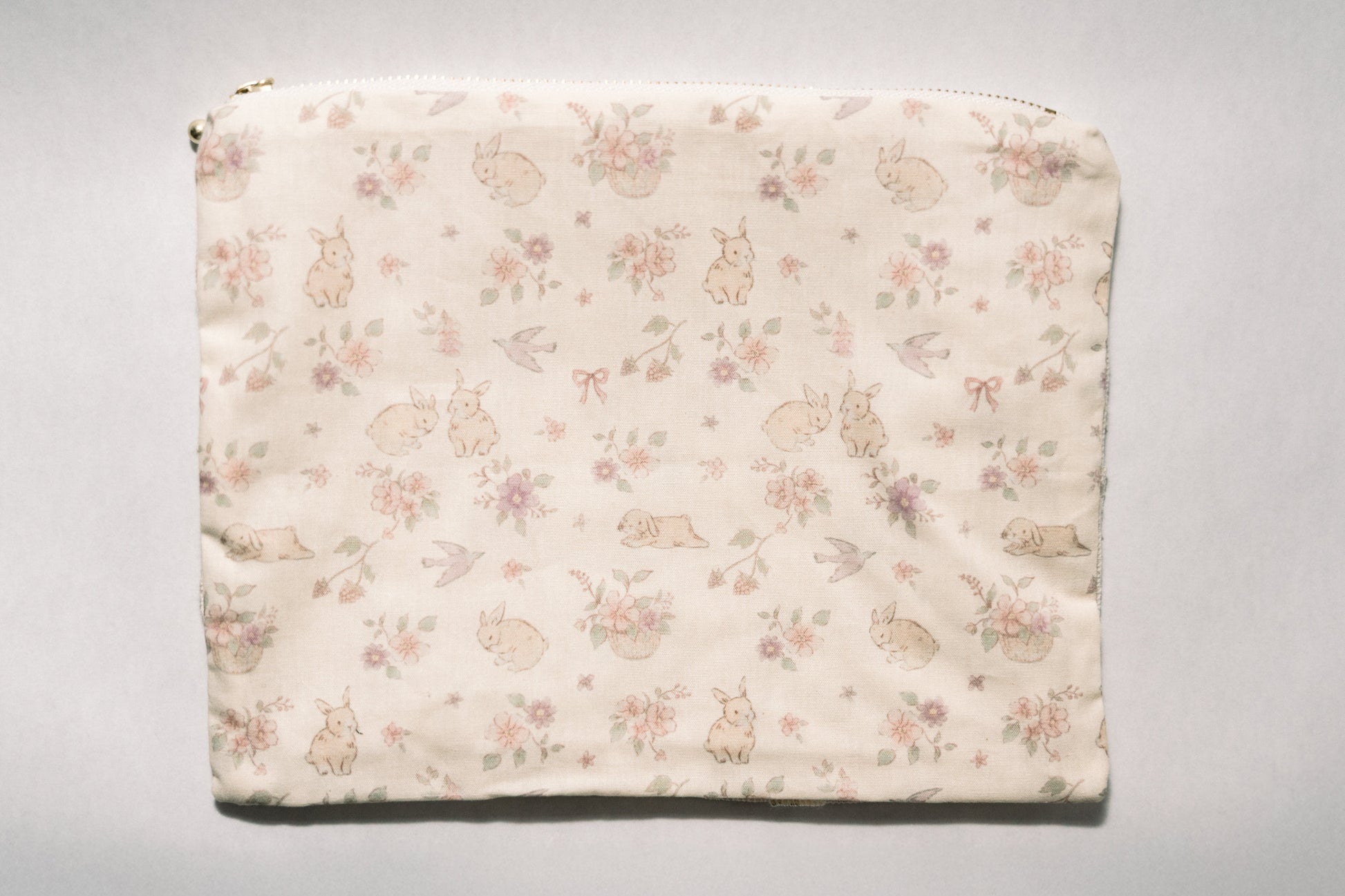 Vintage-Inspired Floral Pouch -Pré aux lapins
