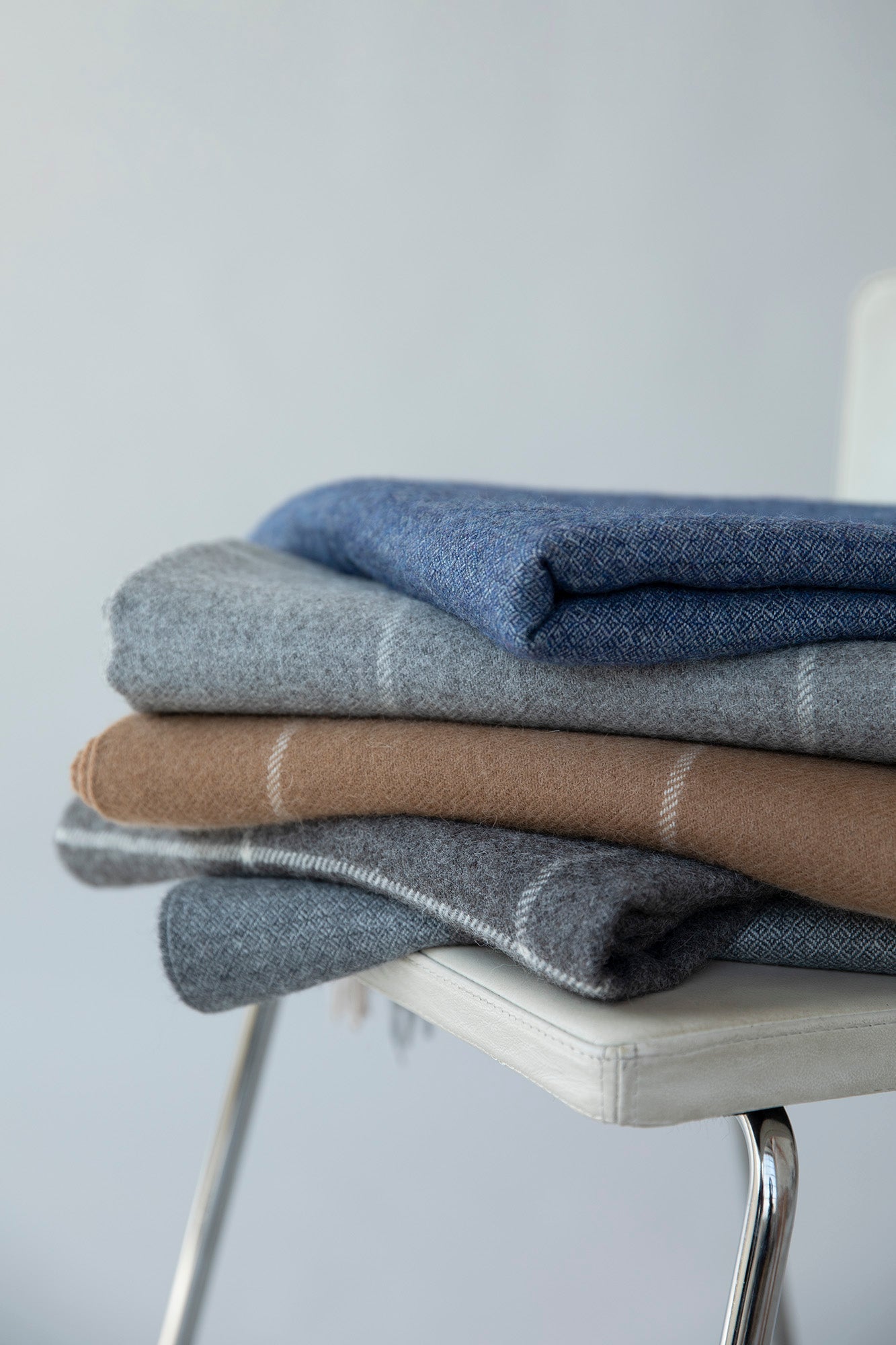 MONO STRIPE THROW - CHARCOAL