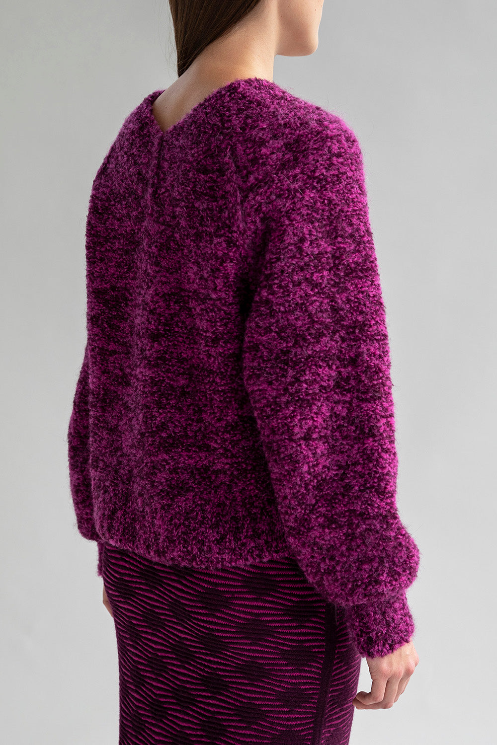 V NECK BOUCLE PULLOVER - FUCHSIA AUBERGINE