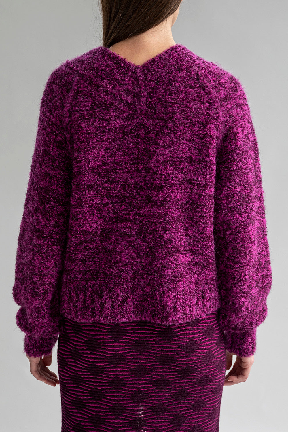 V NECK BOUCLE PULLOVER - FUCHSIA AUBERGINE