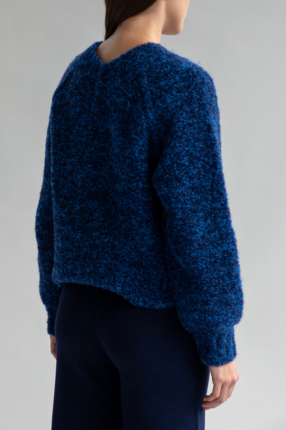 V NECK BOUCLE PULLOVER - SKY NAVY