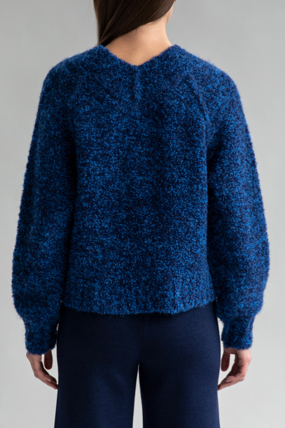 V NECK BOUCLE PULLOVER - SKY NAVY